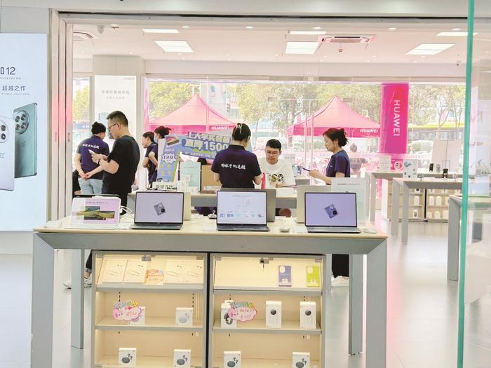 后高考經(jīng)濟(jì)熱潮涌動(dòng) 美發(fā)、學(xué)車、購(gòu)物，電子產(chǎn)品消費(fèi)成新寵